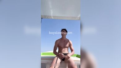 Sega al largo di Portofino di un ragazzo gay italiano