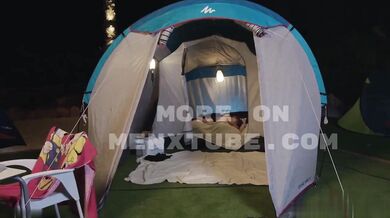 Gangbang in tenda al campeggio naturista