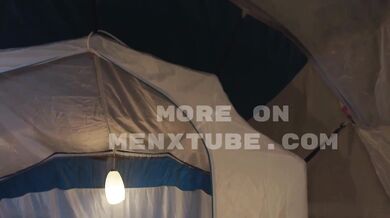 Gangbang in tenda al campeggio naturista