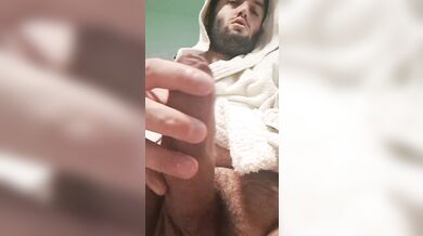 Muovo il mio enorme cazzo senza toccarlo