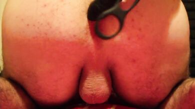 Mi infilo un enorme dildo nel culo e godo