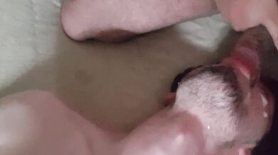 Sborrata copiosa nella bocca desiderosa del mio maiale