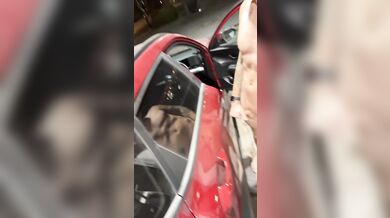 Ragazzo Nudo Sfacciato Esposto in Pubblico con Cazzo e Culo