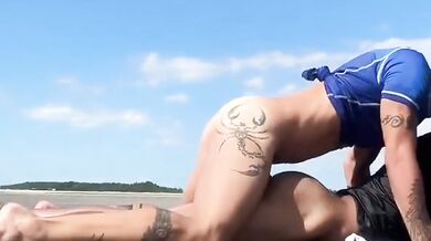 Anale Violento All'Aperto con Cazzo Grosso Spesso Senza Preservativo