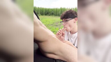 Coppie Gay Amatoriali con Pompino Profondo All'Aperto