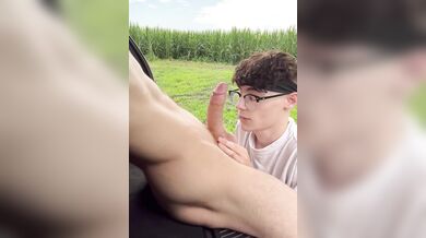 Coppie Gay Amatoriali con Pompino Profondo All'Aperto