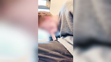 Ragazzino Molto Giovane Si Segna in Pubblico All'Aperto