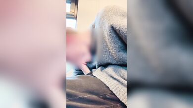 Ragazzino Molto Giovane Si Segna in Pubblico All'Aperto