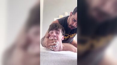 Figlio gay inculato forte dal padre maiale