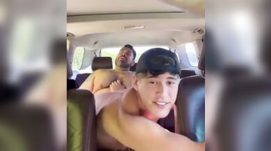 Maturo incula giovane carino in carsex