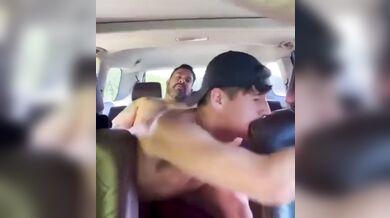 Maturo incula giovane carino in carsex