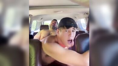 Maturo incula giovane carino in carsex