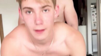 Maturo violenta twink biondo giovane