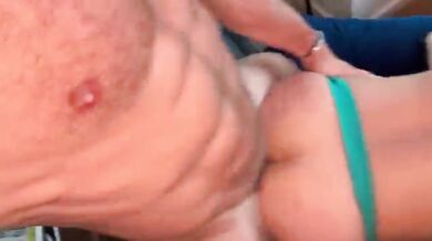 Papi muscoloso sborra dentro twink
