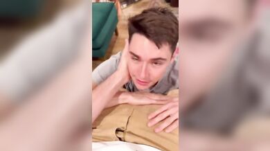 Papi fa pompino a twink giovane