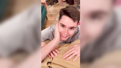Papi fa pompino a twink giovane