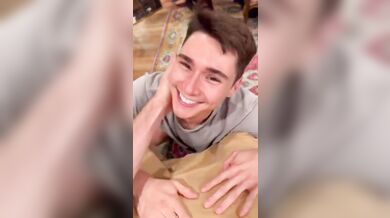 Papi fa pompino a twink giovane