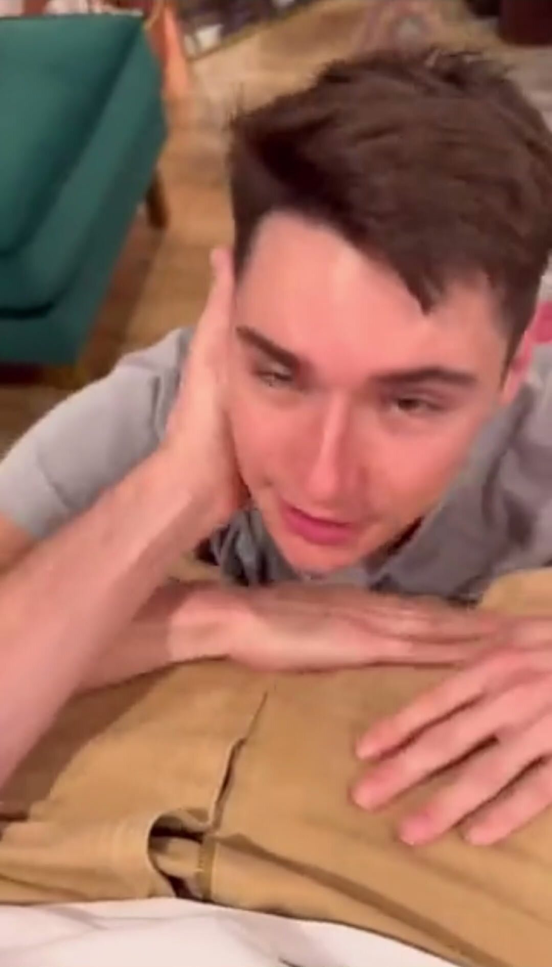 Papi fa pompino a twink giovane