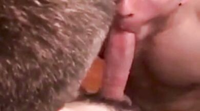 Pompino profondo su cazzo grosso duro