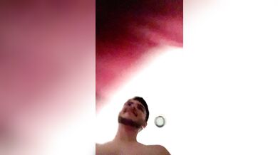 Un ragazzo giovane che vorrebbe fare sesso orale ma è pieno di timidezza.ㅤ