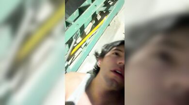 Andrea rosati  ha fatto un pompino a uno nel cortile come gli ha ordinato il  suo padrone