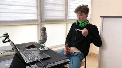 nice boy  boy cums hard twink sprits