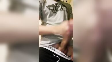 Giovane studente mette in mostra la sua dotazione