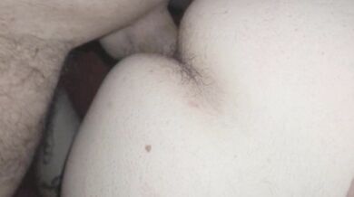 Lo prendo in culo dal mio daddy di grindr