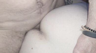 Lo prendo in culo dal mio daddy di grindr