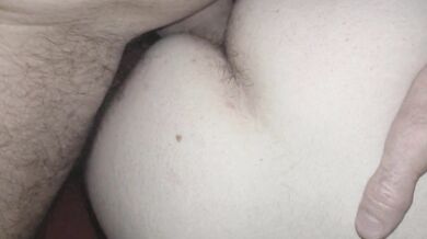 Lo prendo in culo dal mio daddy di grindr