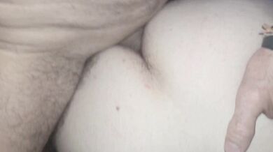 Lo prendo in culo dal mio daddy di grindr