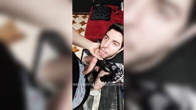 Gli faccio un pompino al fidanzato e me lo godo tutto intero