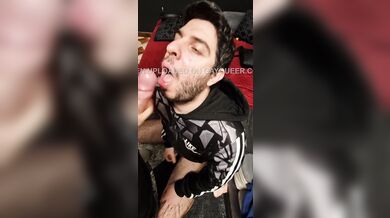 Gli faccio un pompino al fidanzato e me lo godo tutto intero