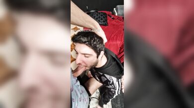 Gli faccio un pompino al fidanzato e me lo godo tutto intero
