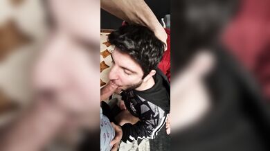 Gli faccio un pompino al fidanzato e me lo godo tutto intero