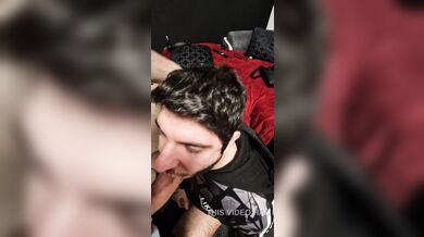 Gli faccio un pompino al fidanzato e me lo godo tutto intero
