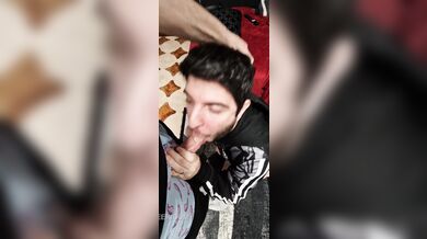 Gli faccio un pompino al fidanzato e me lo godo tutto intero