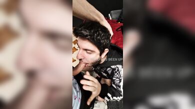Gli faccio un pompino al fidanzato e me lo godo tutto intero