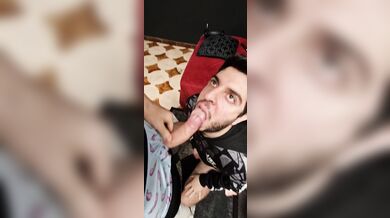 Gli faccio un pompino al fidanzato e me lo godo tutto intero