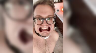 Sissy Gay troia anale scopata da un dildo grosso nero
