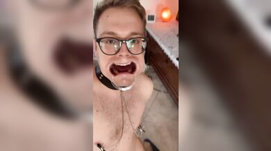 Sissy Gay troia anale scopata da un dildo grosso nero