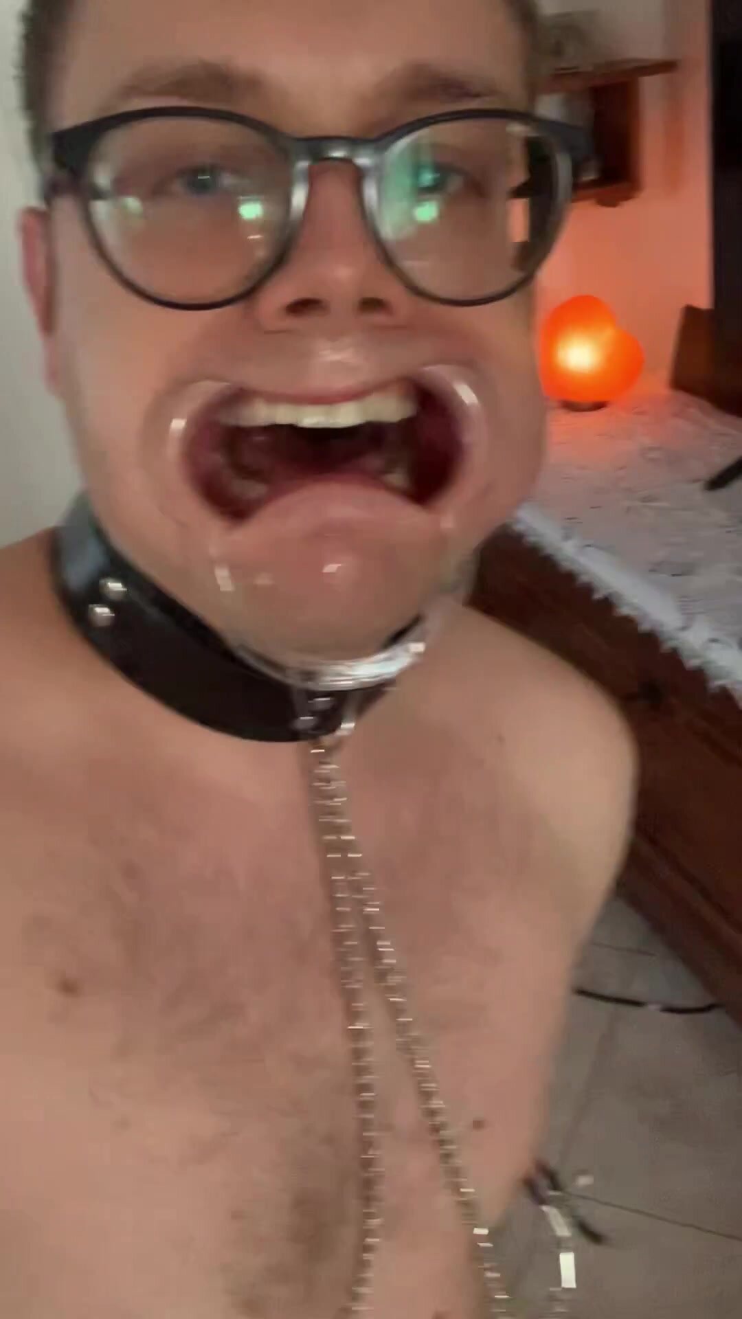 Sissy Gay troia anale scopata da un dildo grosso nero