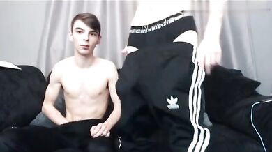 Twink britannici col cazzo grosso si succhiano e si inculano a dovere