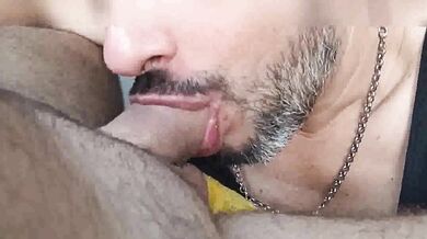 Succhio il cazzo fino in gola