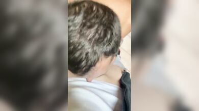 twink italiano insegna al suo amico come si usa la gola quando si pompa il cazzo