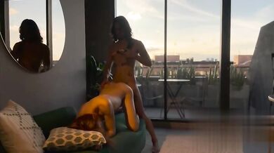 Gli mostro il cazzo in jacuzzi e lui me lo succhia
