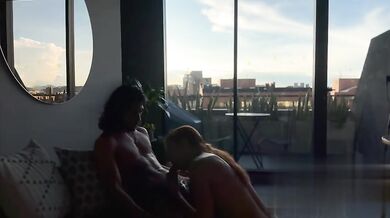 Gli mostro il cazzo in jacuzzi e lui me lo succhia