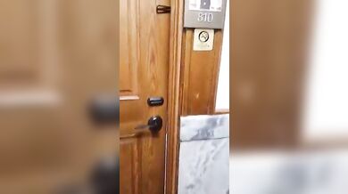 Mi aspetta nudo con il culo aperto