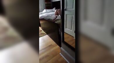 Mi aspetta nudo con il culo aperto