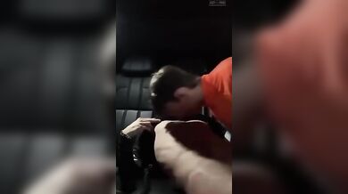 Due scozzesi si succhiano e si segnano in macchina